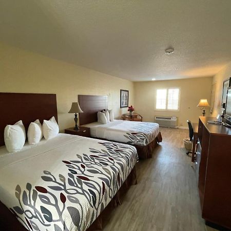 Kenedy Inn And Suites Exterior photo