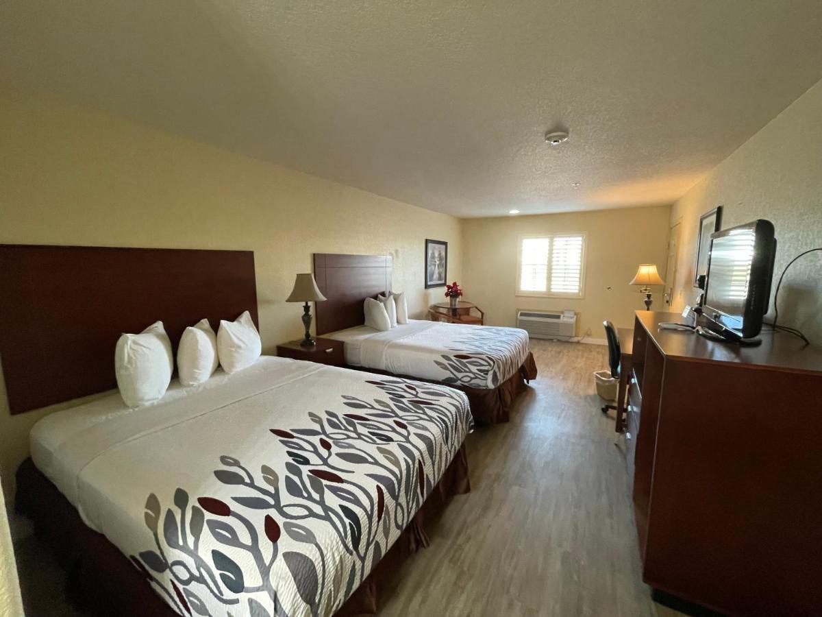 Kenedy Inn And Suites Exterior photo