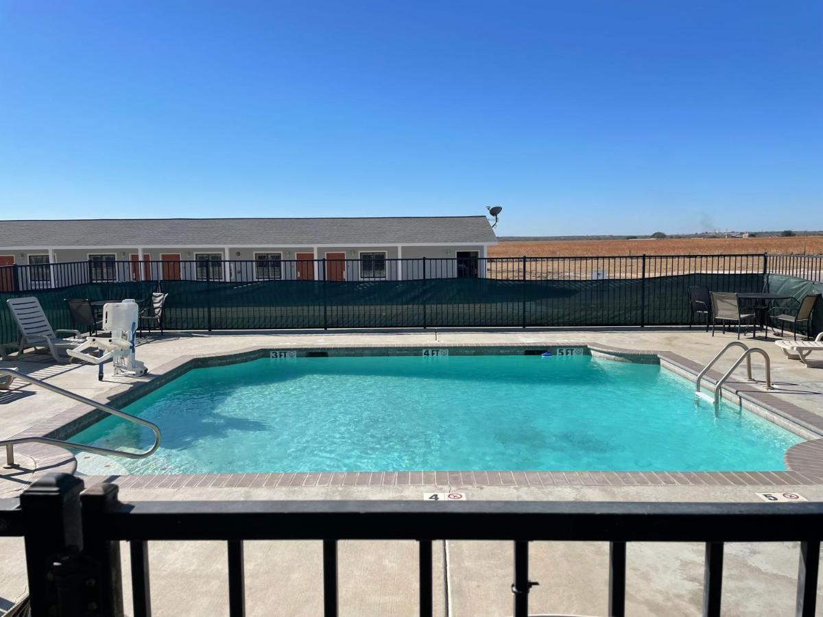 Kenedy Inn And Suites Exterior photo