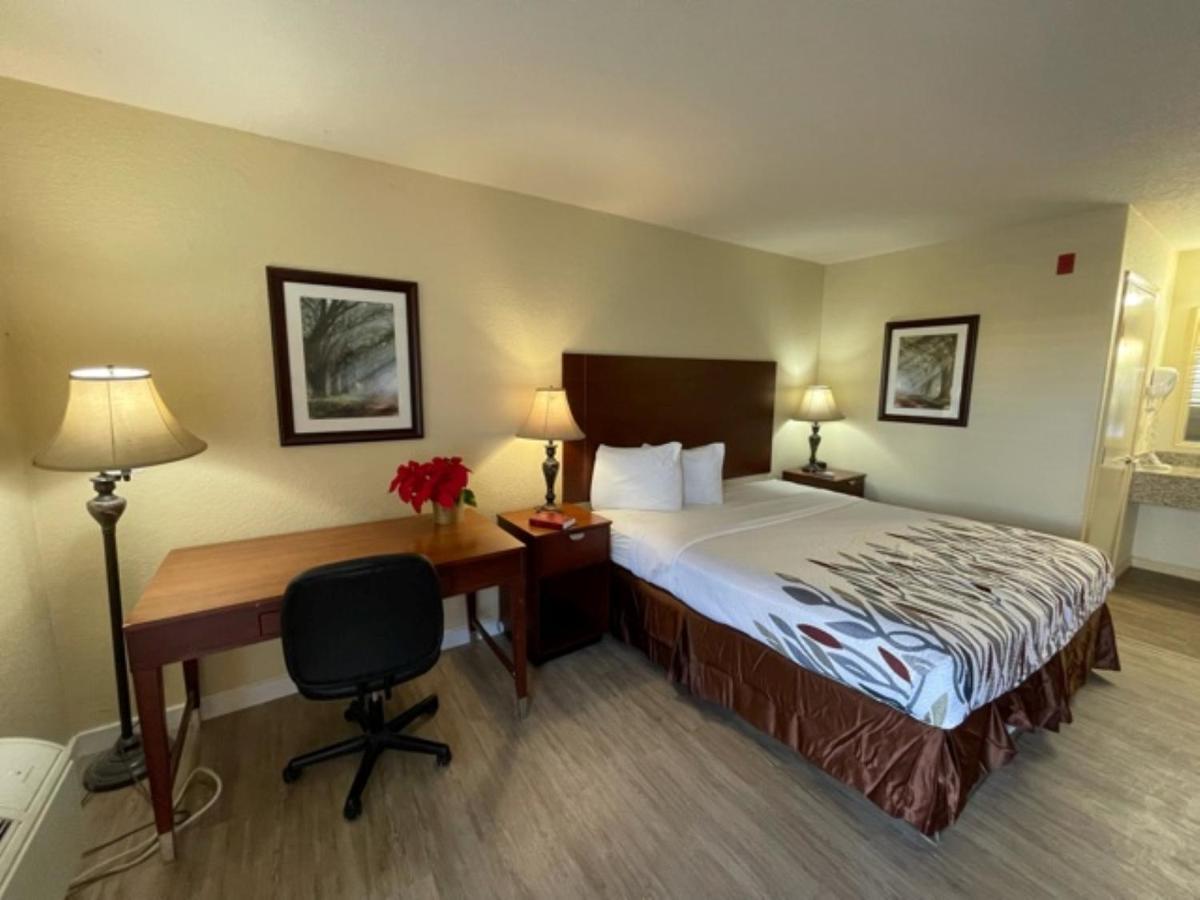 Kenedy Inn And Suites Exterior photo