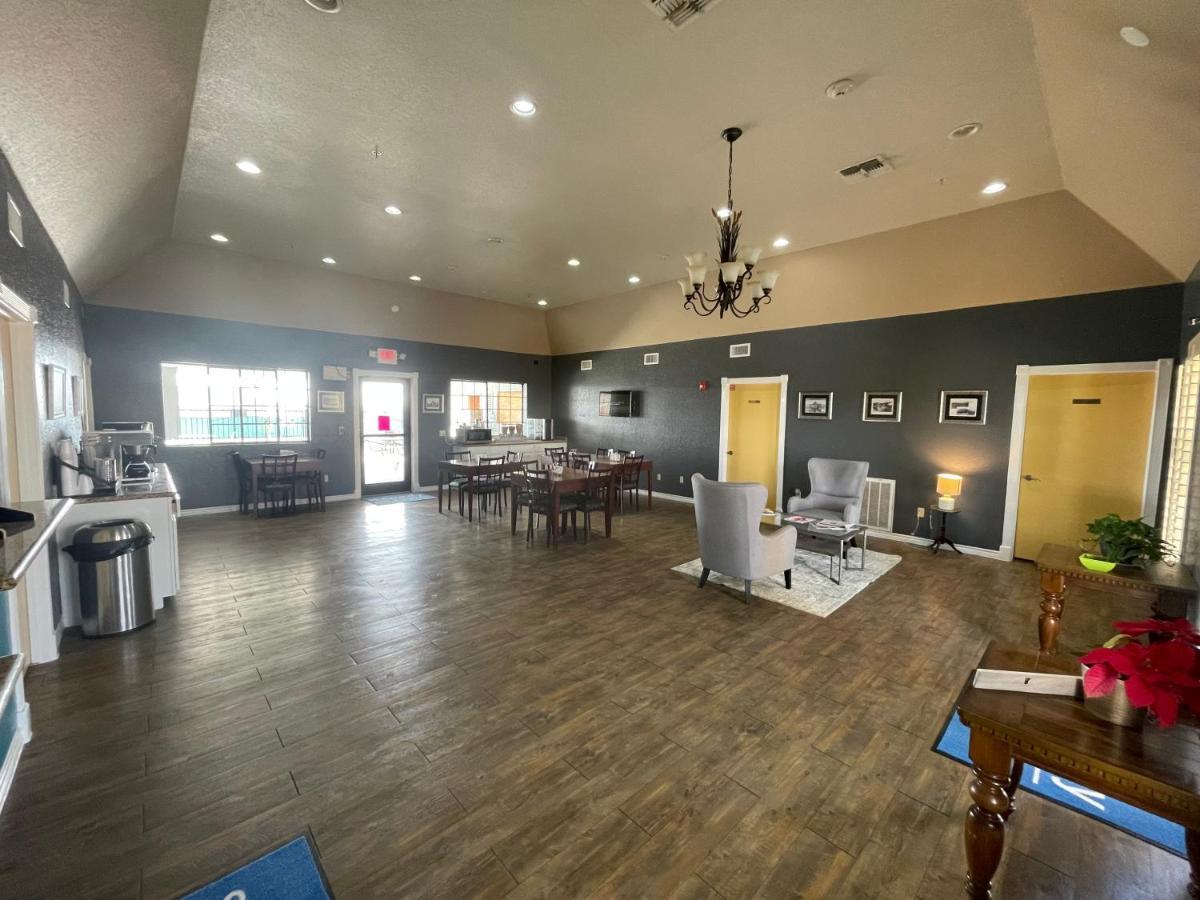 Kenedy Inn And Suites Exterior photo