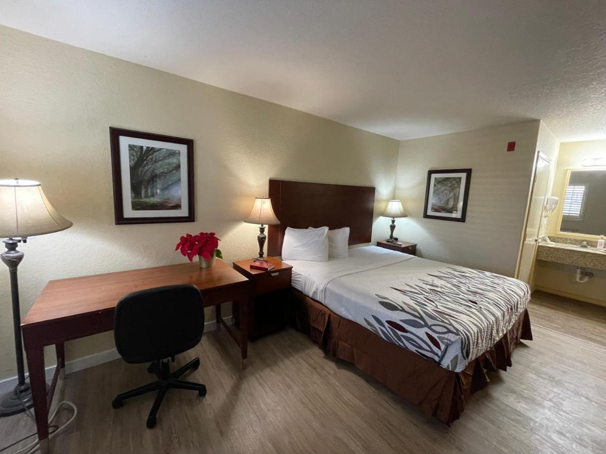 Kenedy Inn And Suites Exterior photo